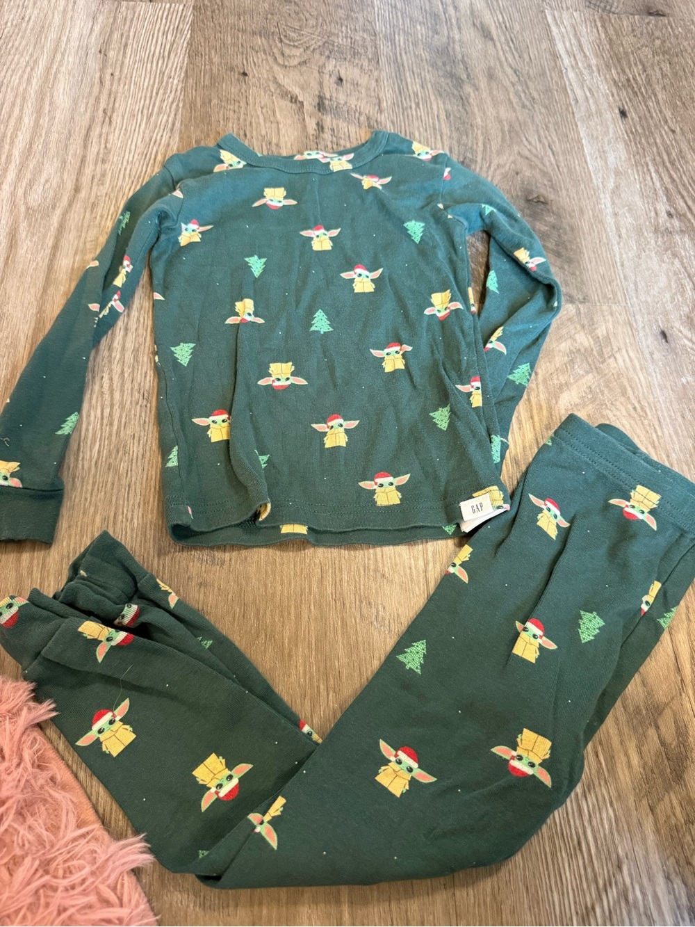 Gap x Star Wars Grogu Baby Yoda Christmas Pajama Set Kids Size 4